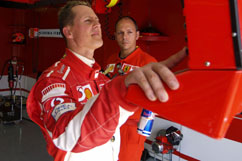 Michael sieht auf Rundenzeiten