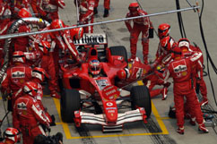 Rubens beim Boxenstopp