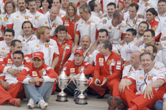 Kimi and Felipe inmidst their team