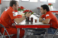 Boss Domenicali mit Felipe