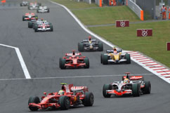 Felipe und Kimi in der Startkurve