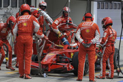 Kimi beim Trainings-Tankstopp