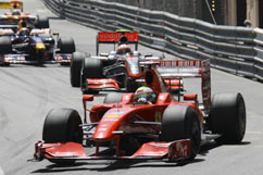 Felipe in front of Kovalainen