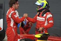 Felipe - Fünfter - gratuliert Fernando zum Sieg